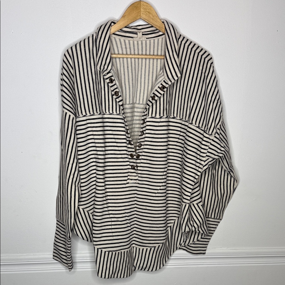 Striped Black and White Pullover Sweatshirt. XL. NWOT.